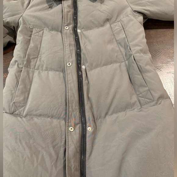 Vince Camuto Long Down Puffer Coat Parka Faux Fur Hood Gray M - Picture 4 of 16